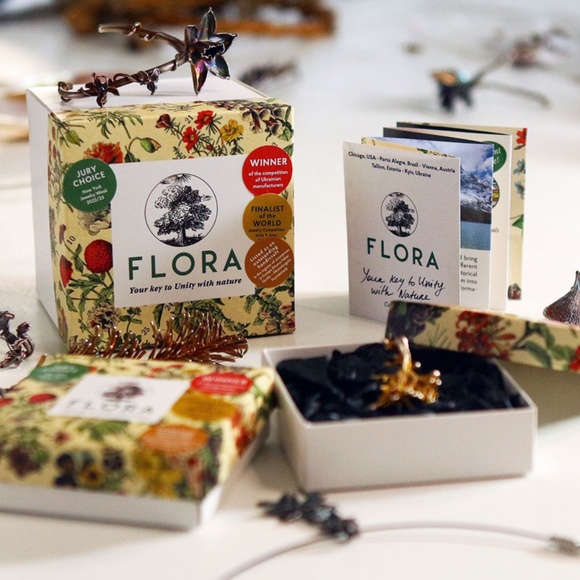 Lilac flower earrings in colored silver - Picture 3 of 3